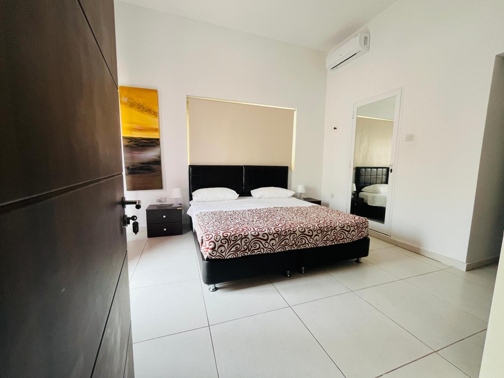 8Villa Saint Julian's Eksteriør billede